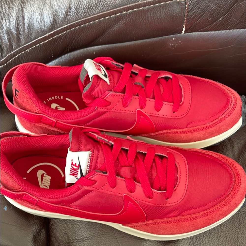 Nike Red Waffle Debut Size 8.5W